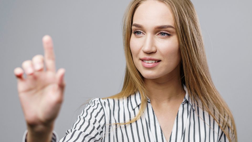 A woman performing EMDR therapy